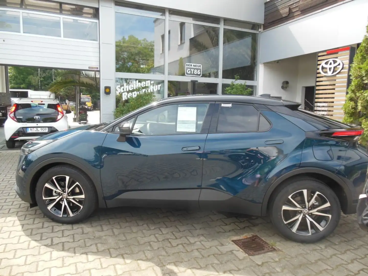 Toyota C-HR 1.8 Hybrid Teamplayer * m. Technik Paket Grün - 2