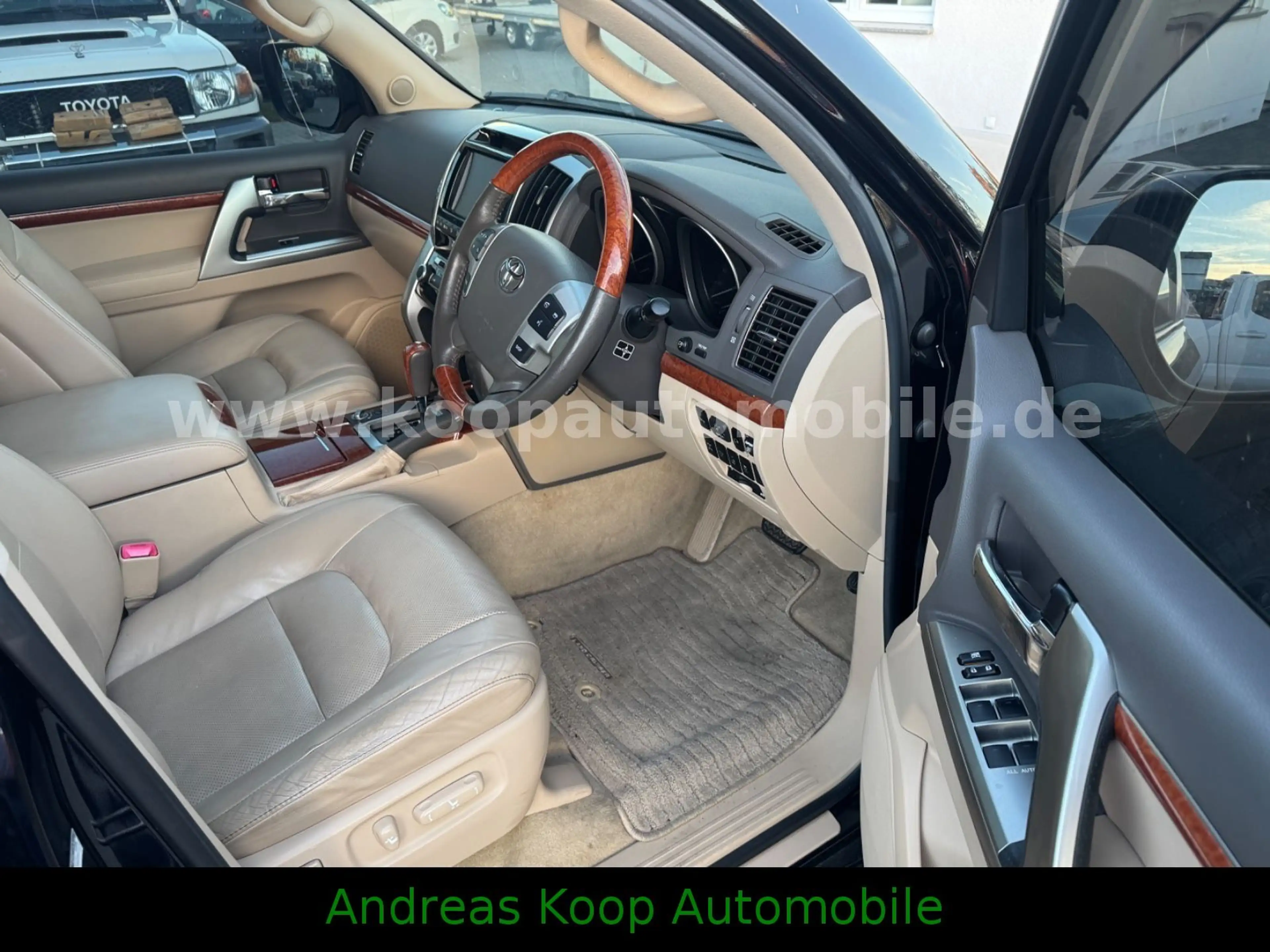 Toyota Land Cruiser 200 4.6 V8 Rechtslenker Top! — photo 6