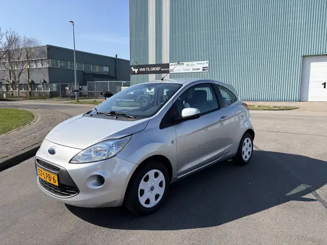 Ford Ka/Ka+ 1.2i Cool&Sound 70 PK. Slechts 10.000 KM !!! Eerst