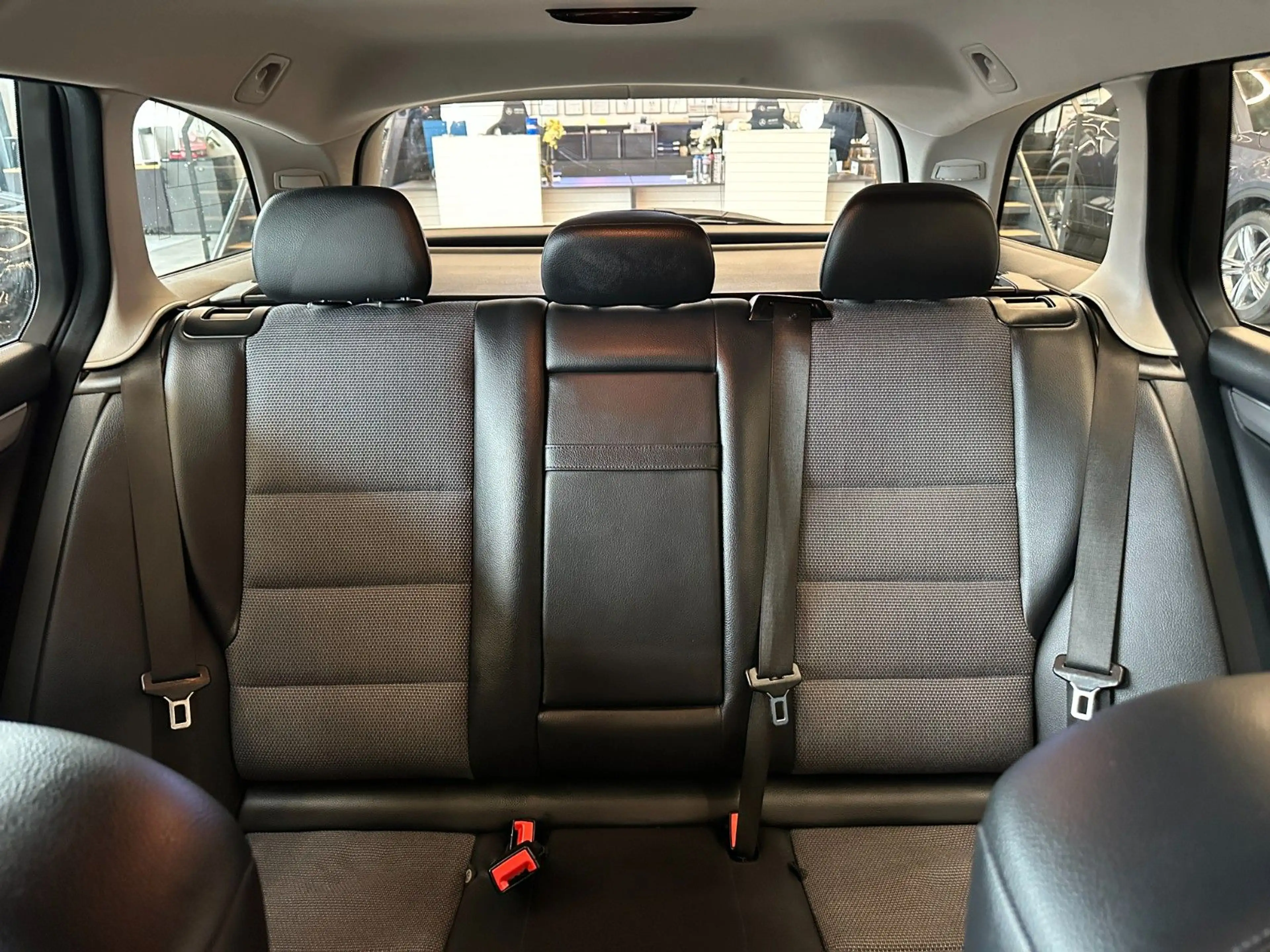 Mercedes-Benz C 250 T AVANTGARDE *TÜV NEU*Navi*PDC* — photo 13