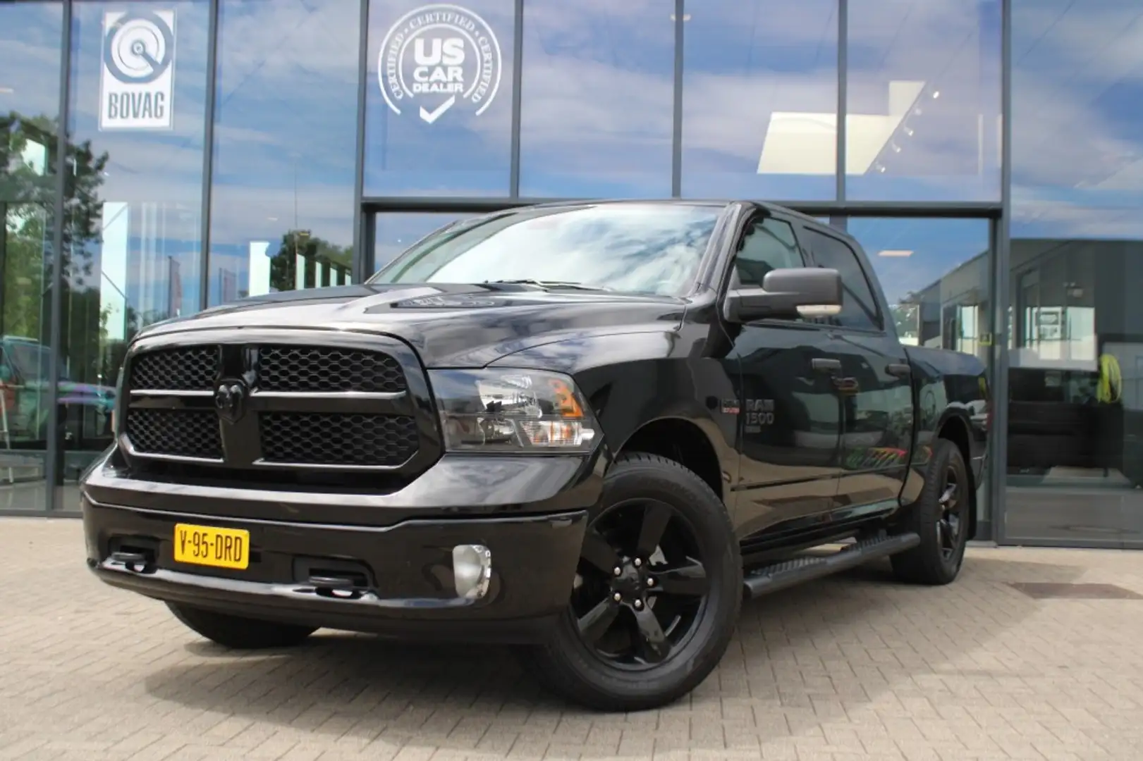 Dodge RAM 5.7i V8 HEMI 4x4 Aut. SLT NIGHT Classic / LPG / Le Noir - 1