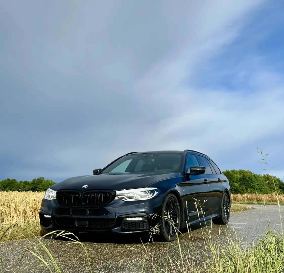 BMW 540 540d xDrive Touring Aut. Sport Line M Sportpaket Schwarz - 1