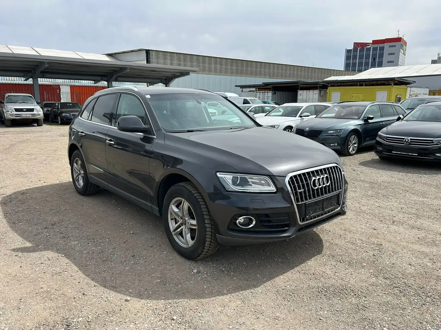 Audi Q5 2.0 TDI 110 kW quattro Grau - 2