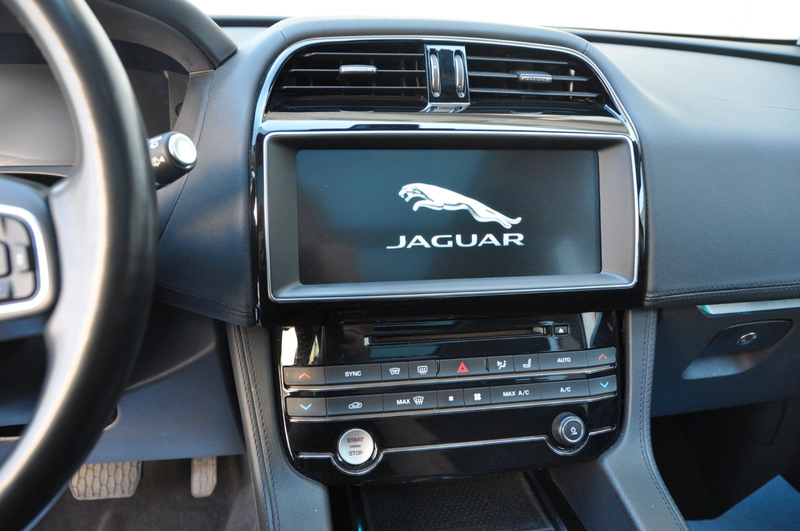 Jaguar F-Pace Portfolio AWD Leder Panorama LED — photo 11