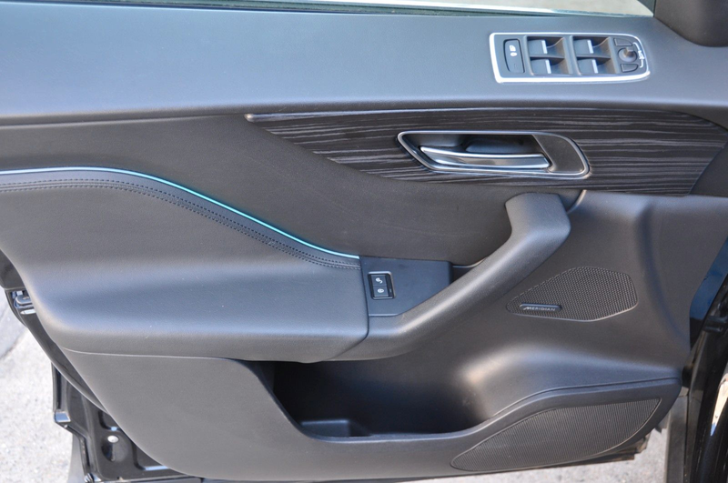 Jaguar F-Pace Portfolio AWD Leder Panorama LED — photo 9