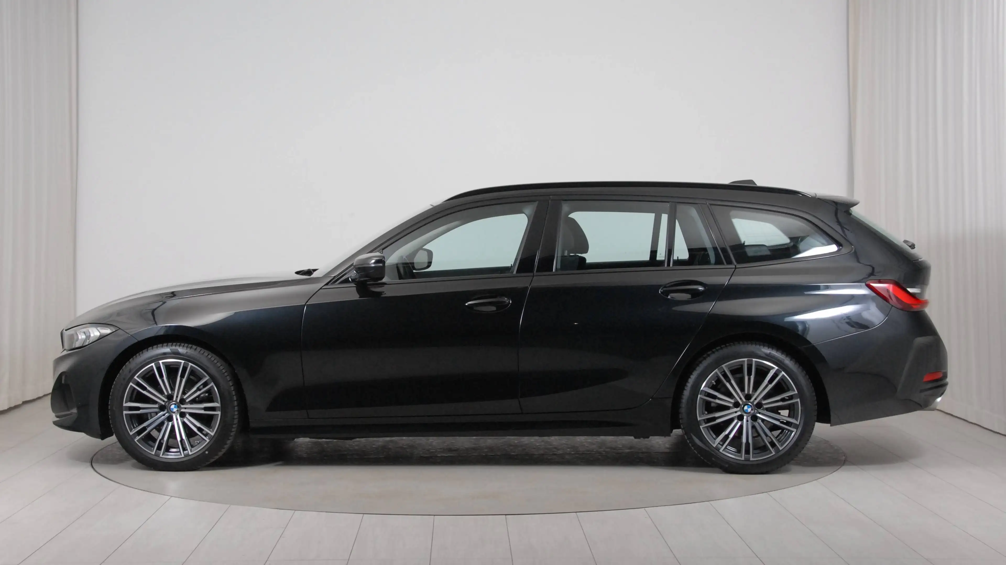 BMW 318 318 d 48V Touring Aut. — photo 3