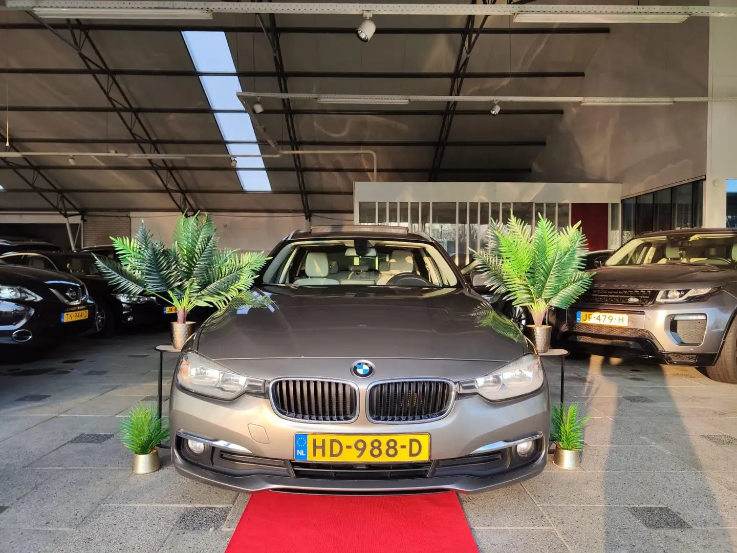 BMW 320 3-serie Touring 320d AUT FACELIFT PANO CAMERA 2015 Grijs - 1