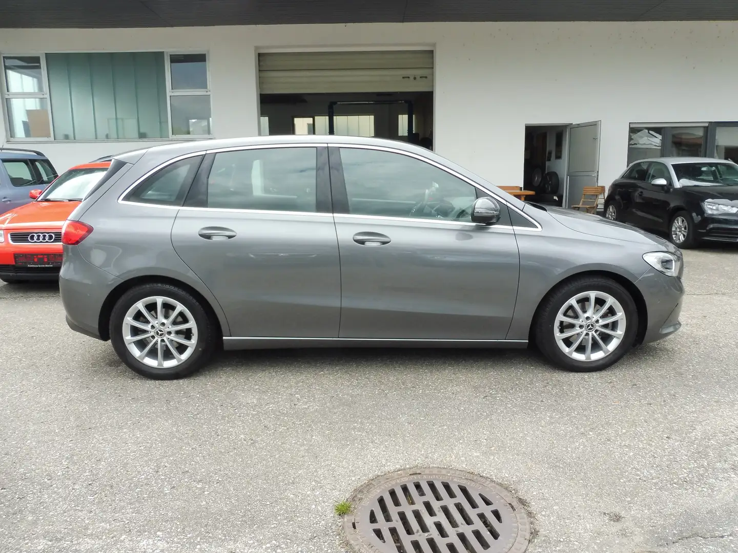 Mercedes-Benz B 180 Progressive Grey - 2