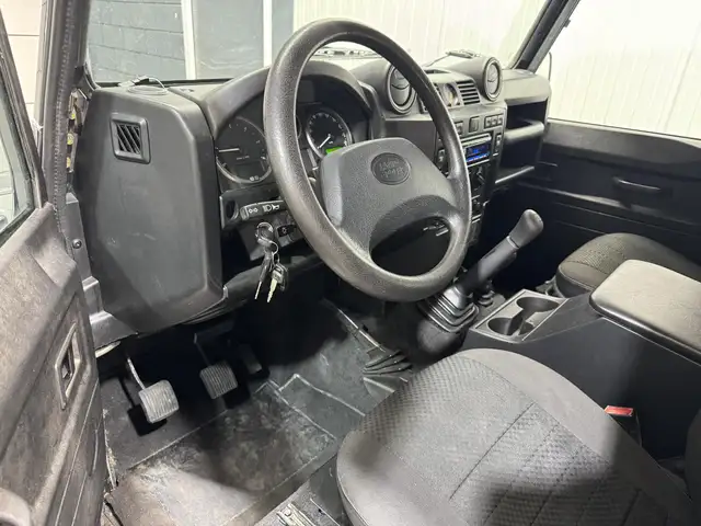 Land Rover Defender view 11