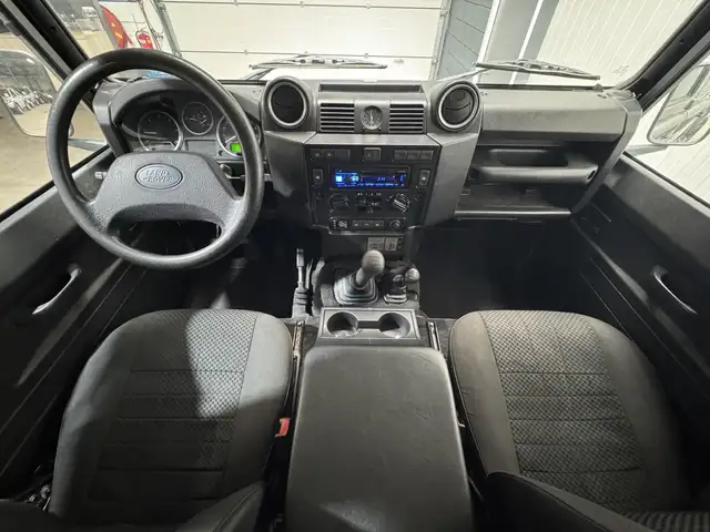 Land Rover Defender view 12