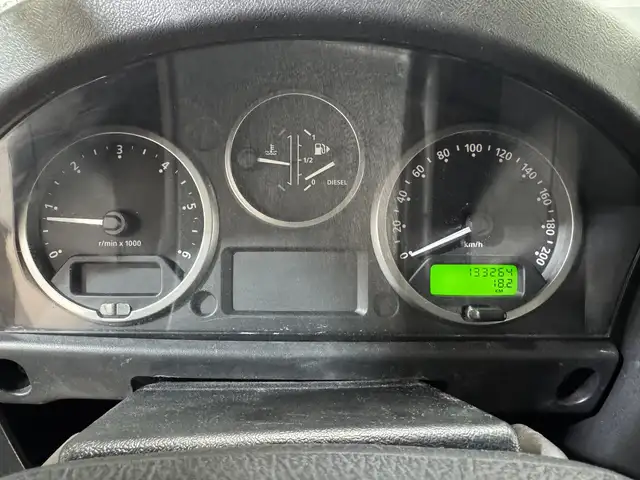 Land Rover Defender view 13