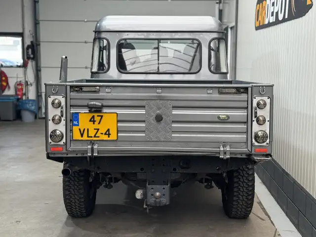 Land Rover Defender view 6
