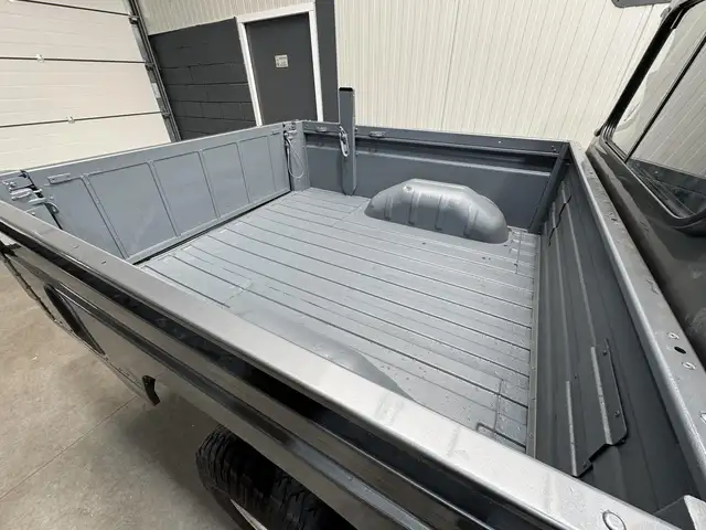 Land Rover Defender view 9