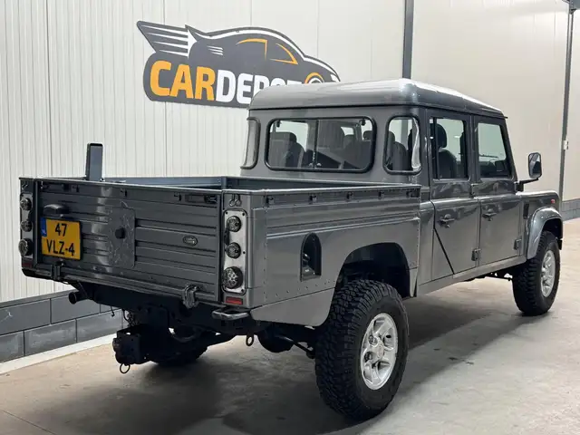 Land Rover Defender view 5
