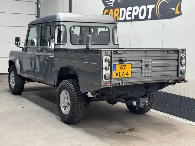 Land Rover Defender view 7