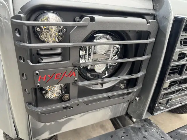 Land Rover Defender view 15