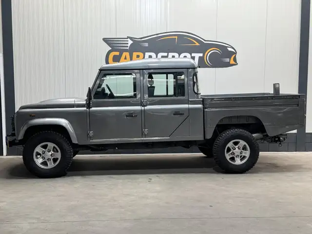 Land Rover Defender view 8