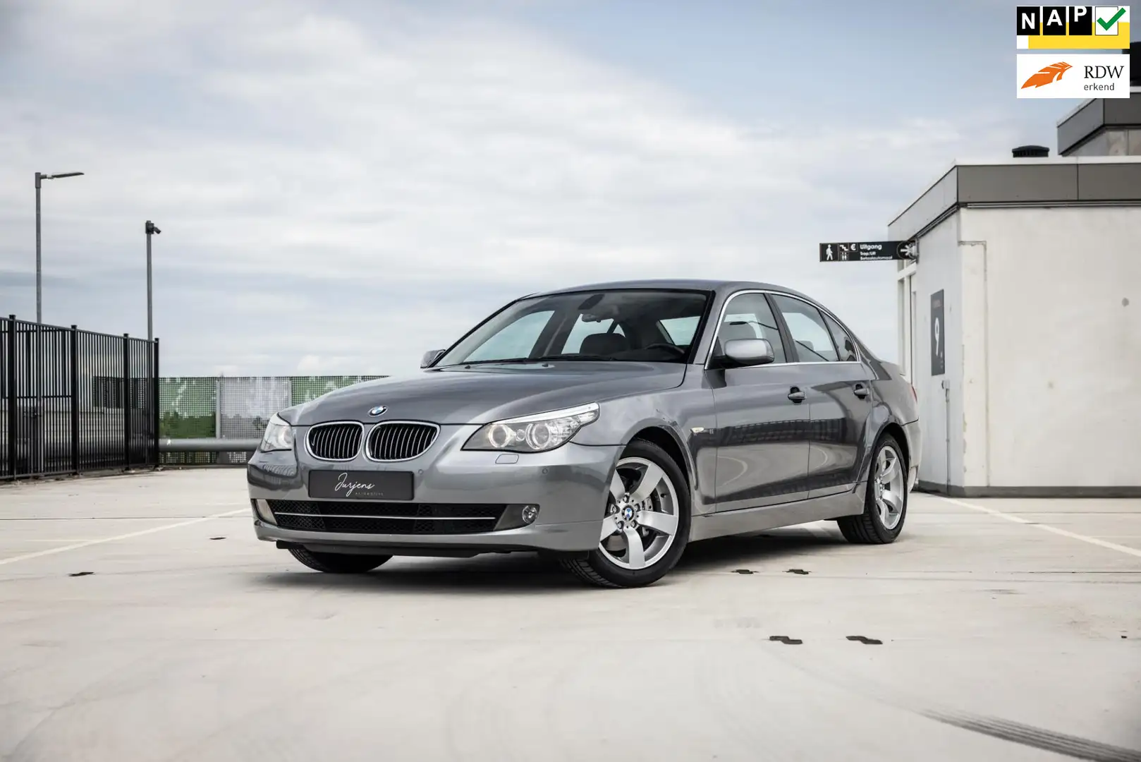 BMW 525 5-serie 525i 3.0 High Executive (218pk) Lage KM - Grijs - 1