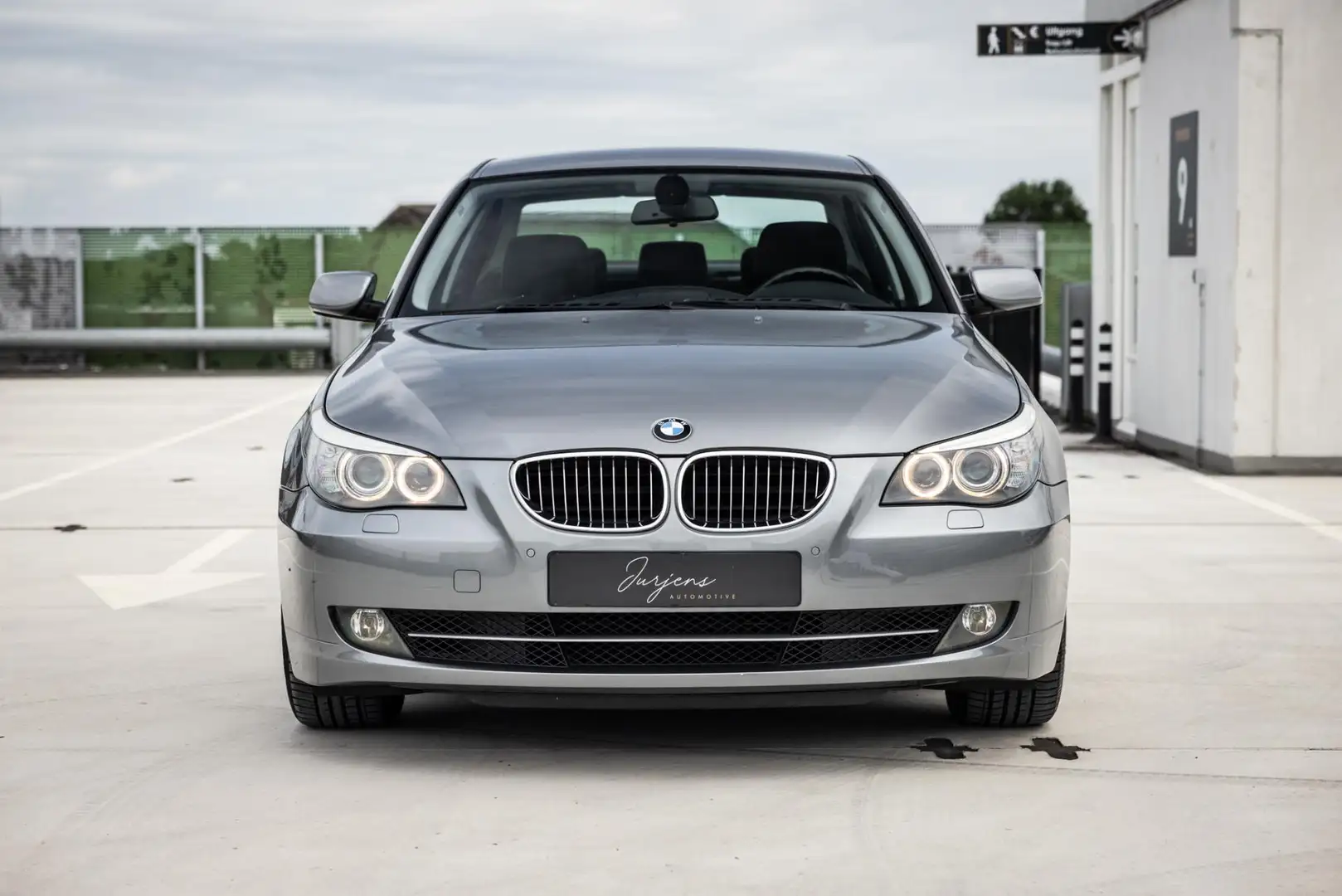 BMW 525 5-serie 525i 3.0 High Executive (218pk) Lage KM - Grijs - 2