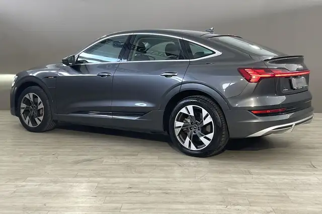 Audi E-Tron view 4