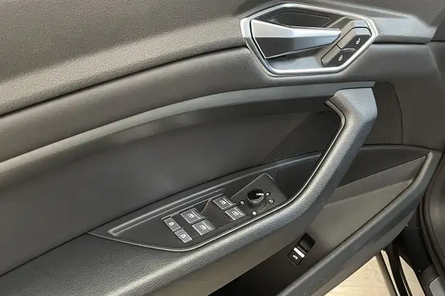 Audi E-Tron view 12