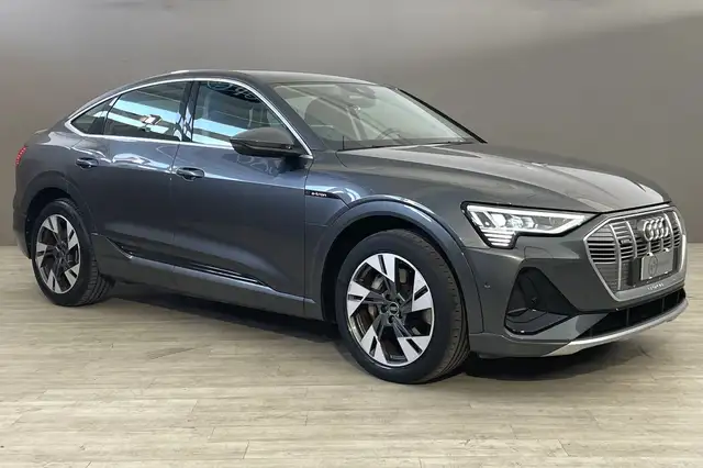 Audi E-Tron view 8