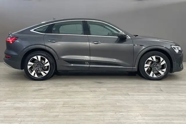Audi E-Tron view 7