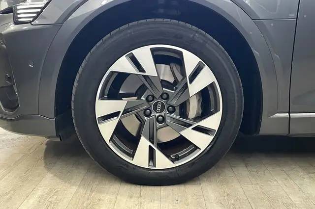 Audi E-Tron view 10