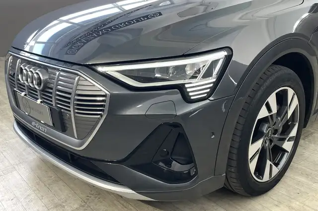 Audi E-Tron view 9