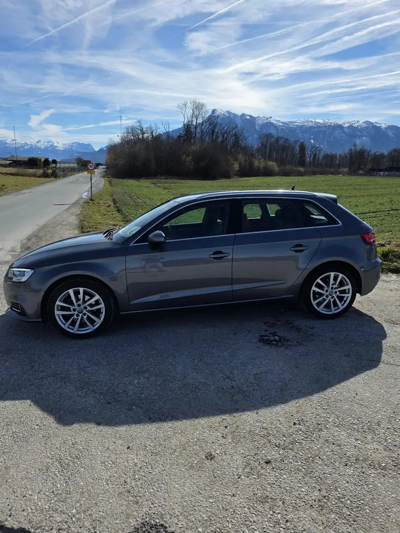 Audi A3 SB 1,0 TFSI Intense Grau - 2