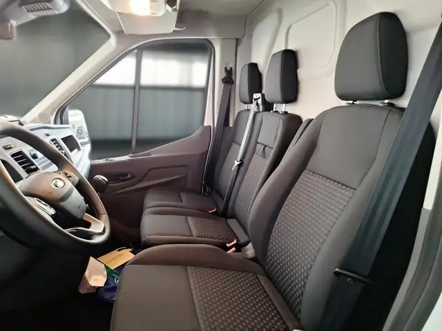Ford Transit view 9