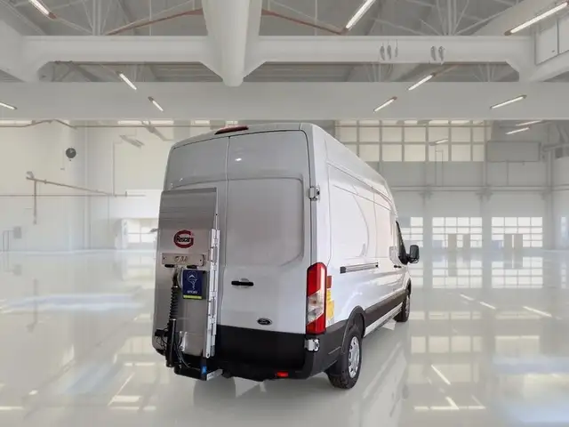 Ford Transit view 4
