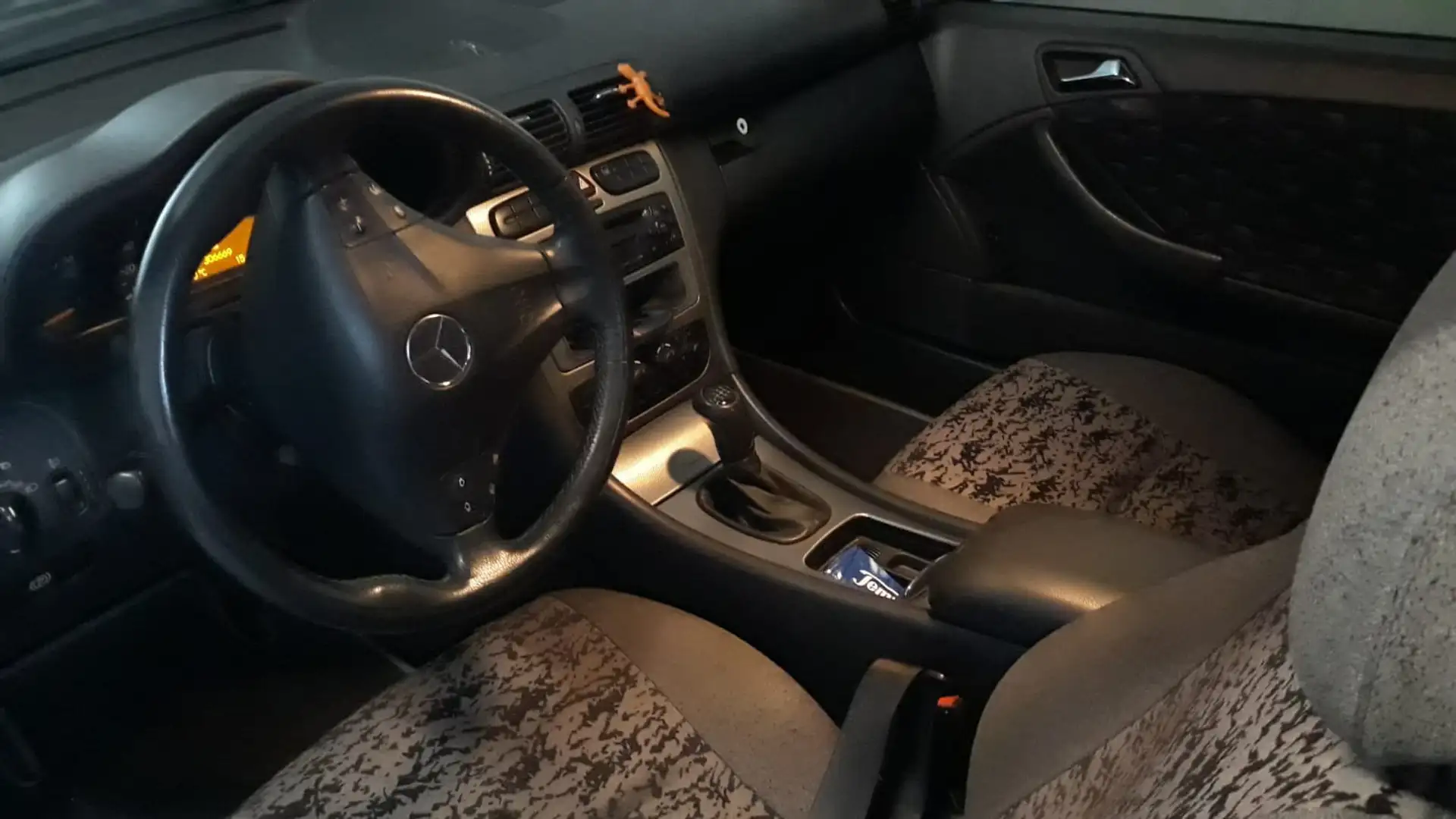 Mercedes-Benz 220 sport cat - 2