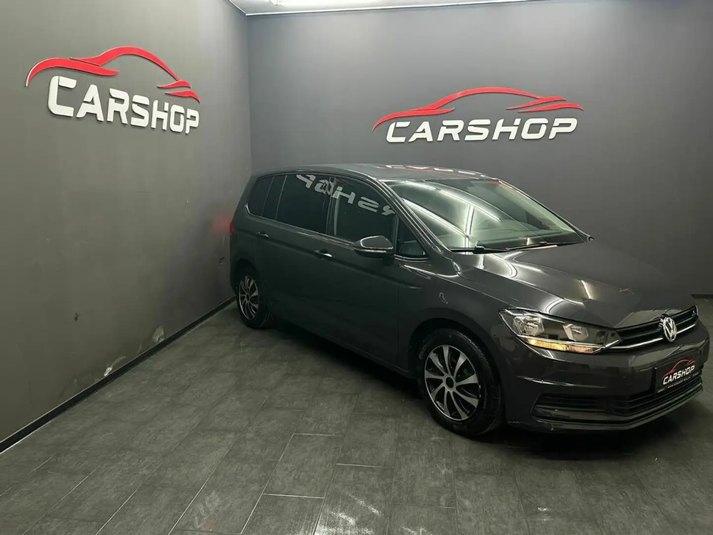 Volkswagen Touran Trendline 7-Sitzer Gris - 2