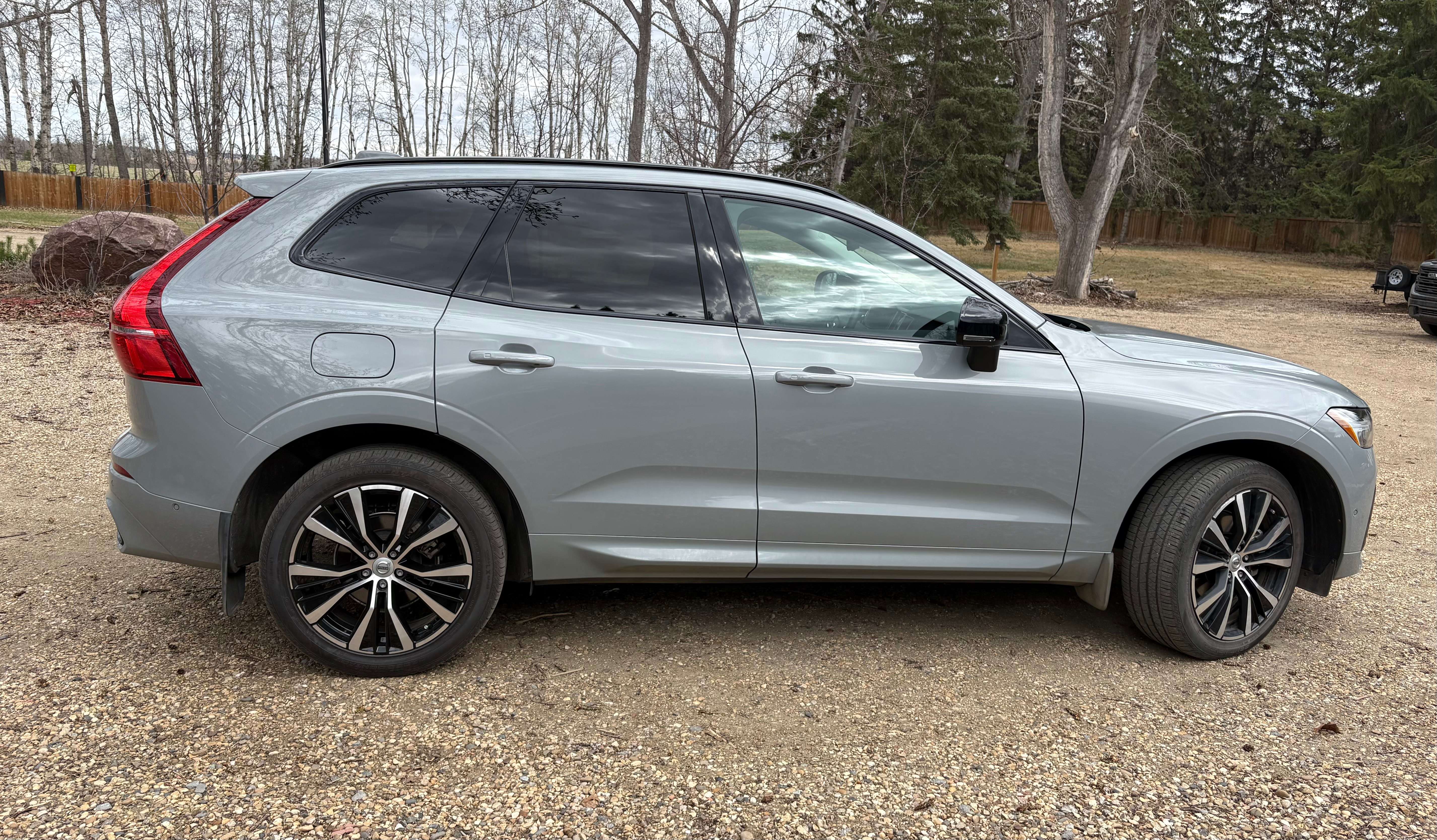 2024 Volvo XC60 Plus Dark Theme