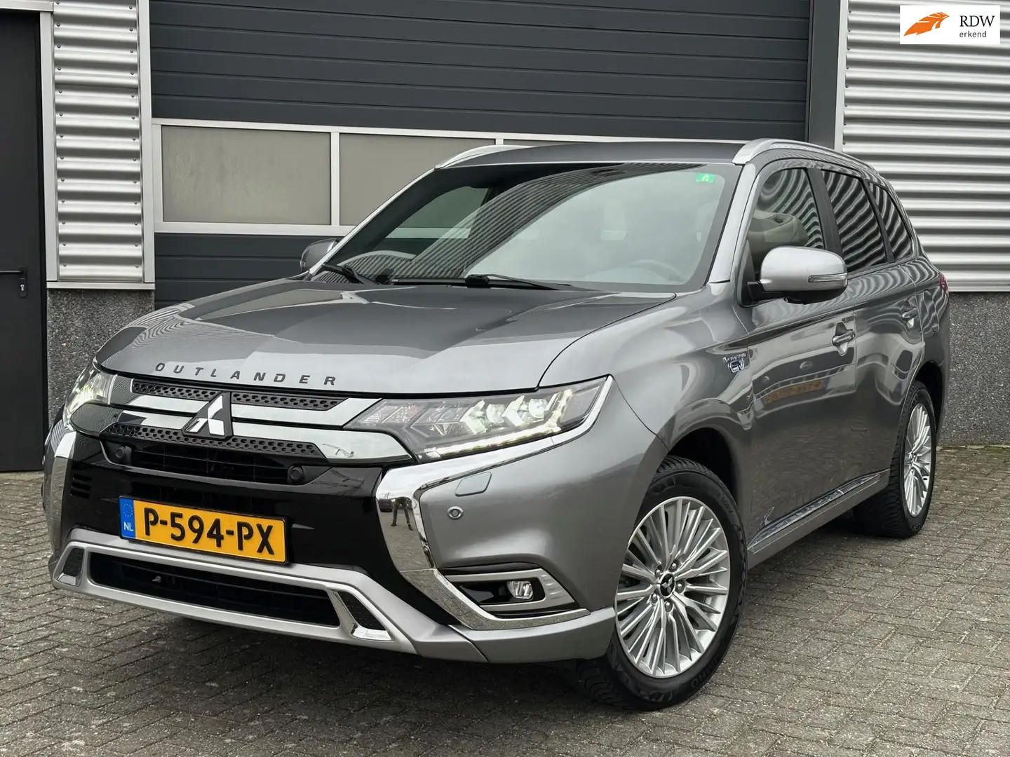 Mitsubishi Outlander 2.4 PHEV S-Edition Leder Trekhaak Gris - 1