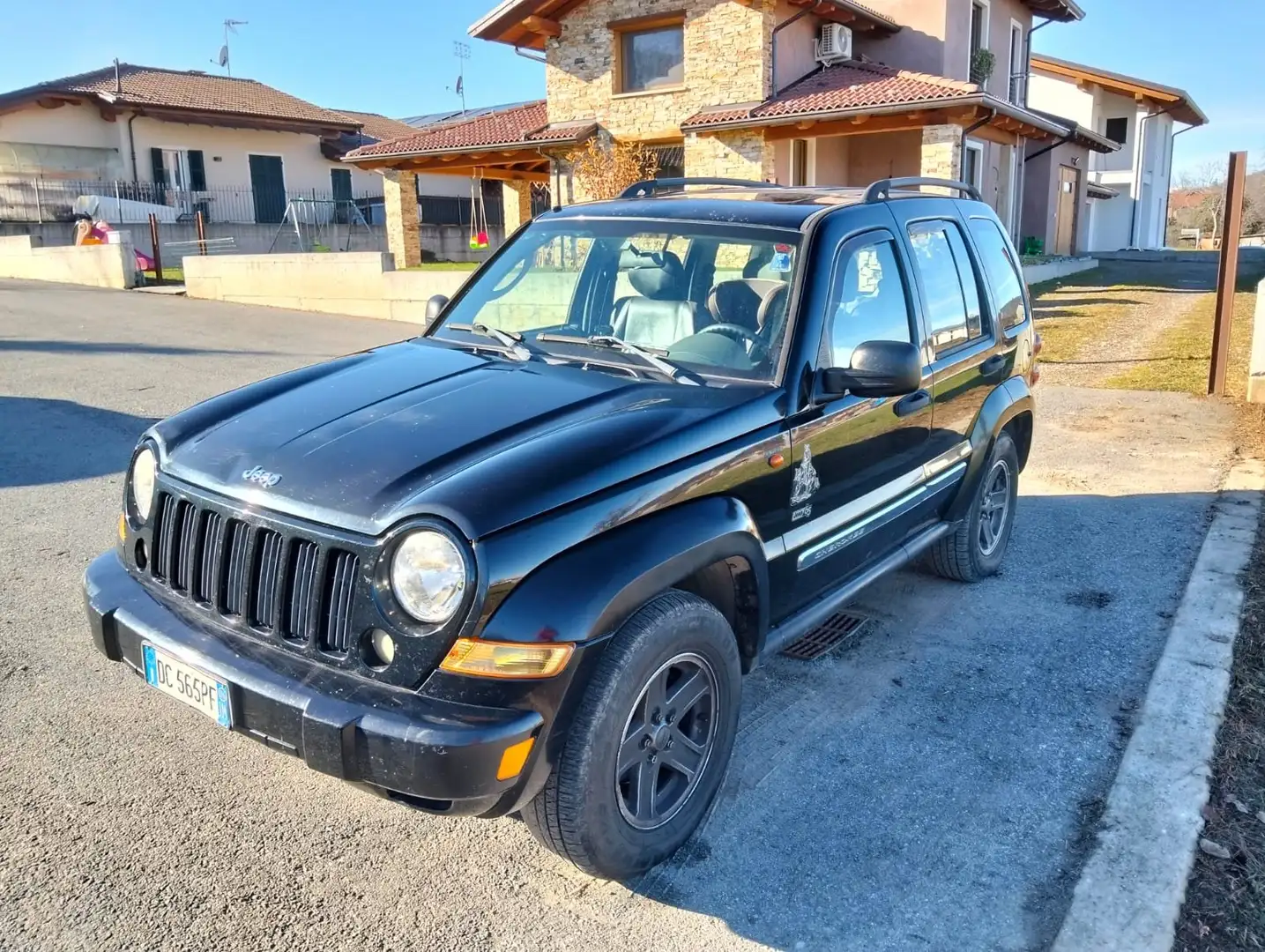 Jeep Cherokee Cherokee III 2002 2.8 crd Sport 65th FL crna - 1