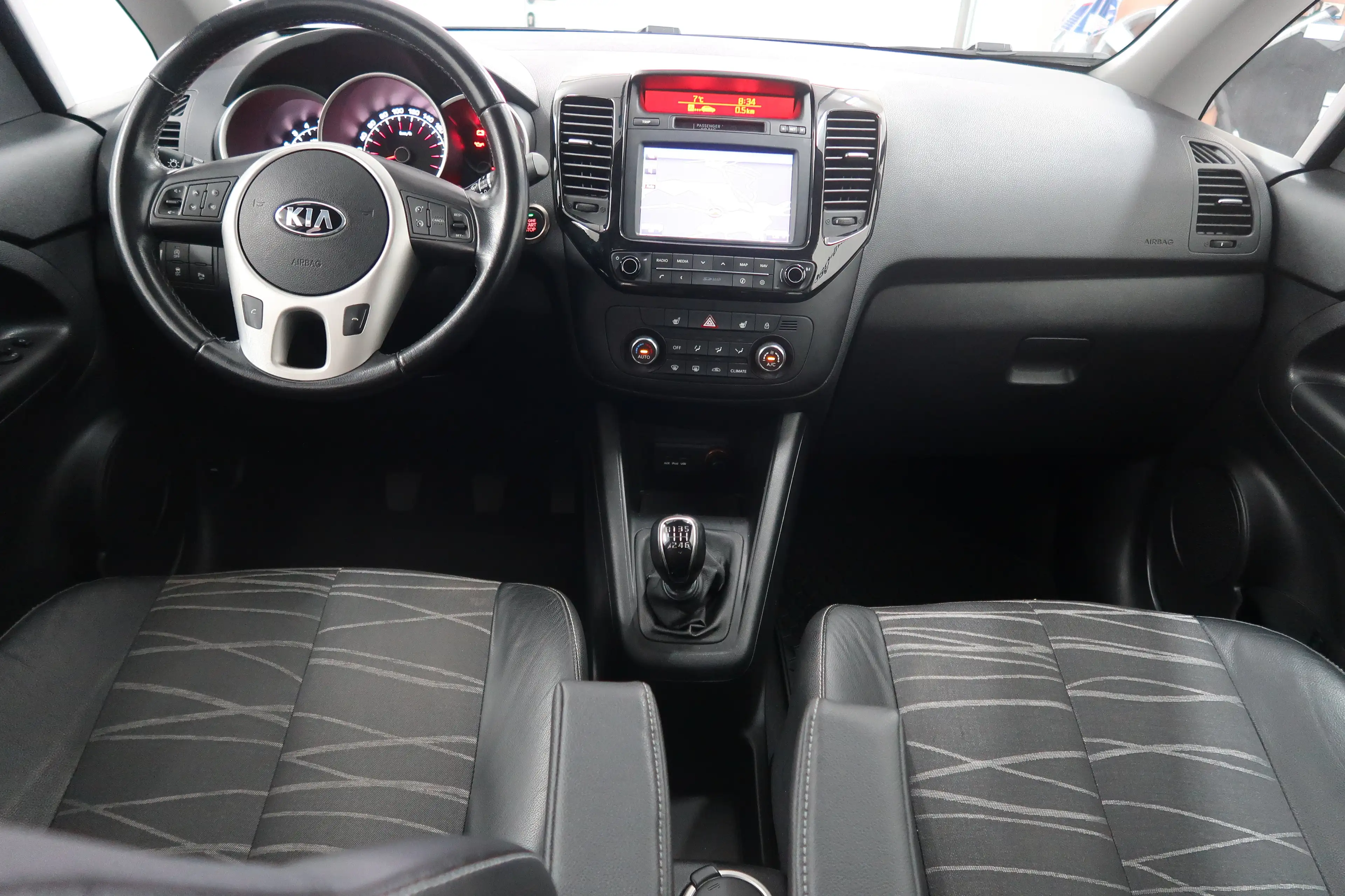 Kia Venga Gold 20Jahre Edition CRDi — photo 8
