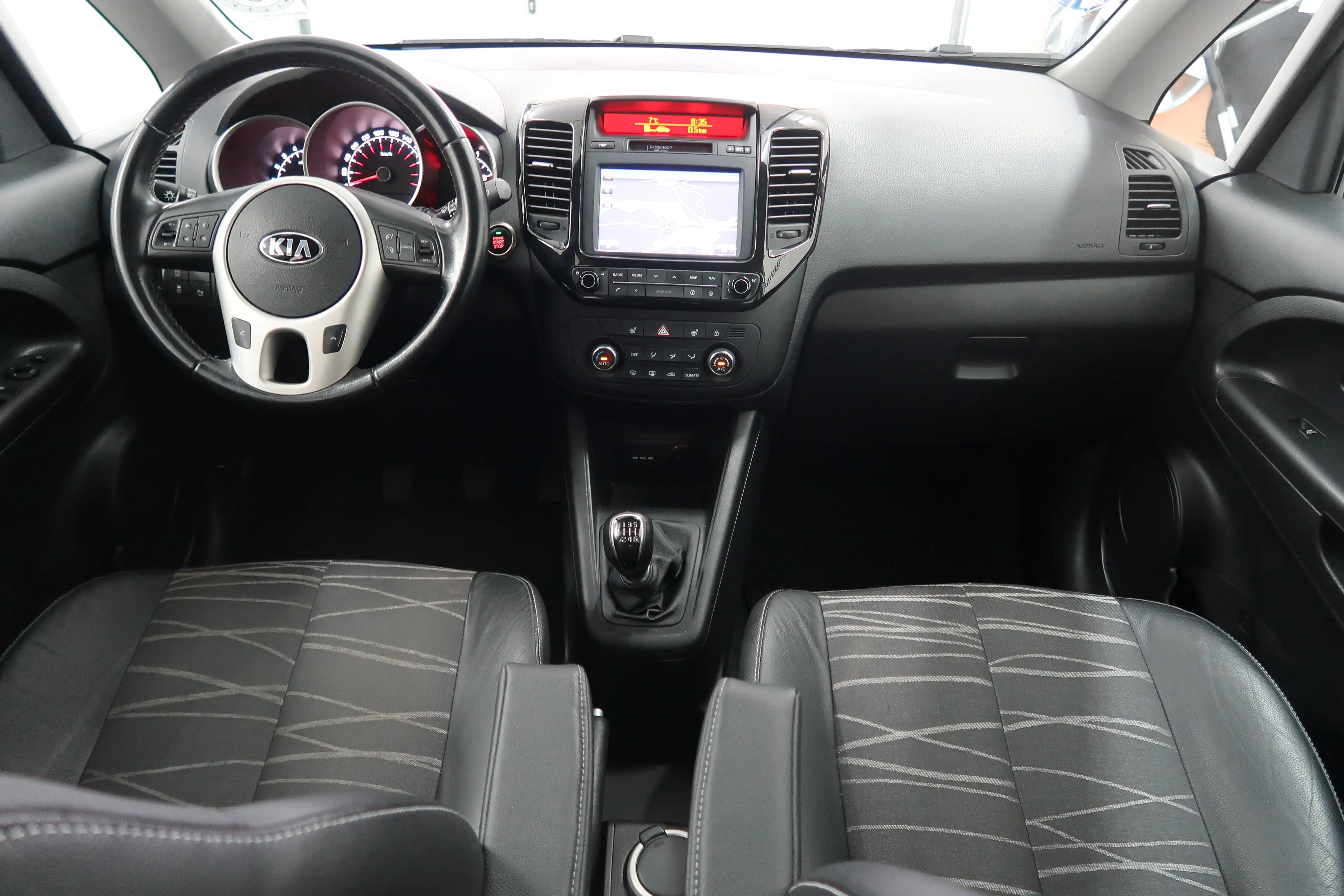 Kia Venga Gold 20Jahre Edition CRDi — photo 9
