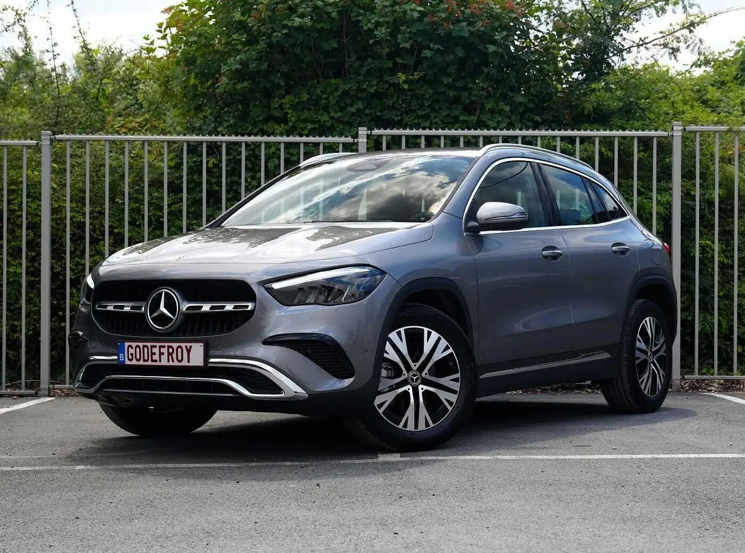 Mercedes-Benz GLA 180 Gris - 2