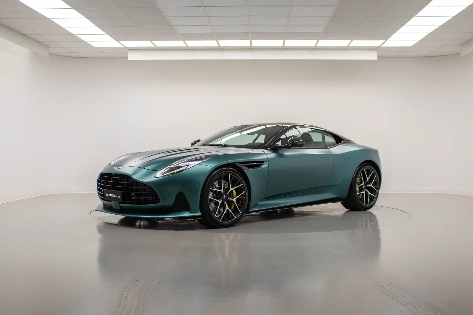 Aston Martin DB12 V8 Coupé Verde - 1