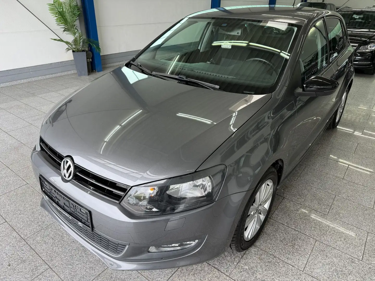 Volkswagen Polo V 1.4 *AUTOM*SHZ*PDC*NAVI*CARPLAY*ANDRO*TMP Grau - 2