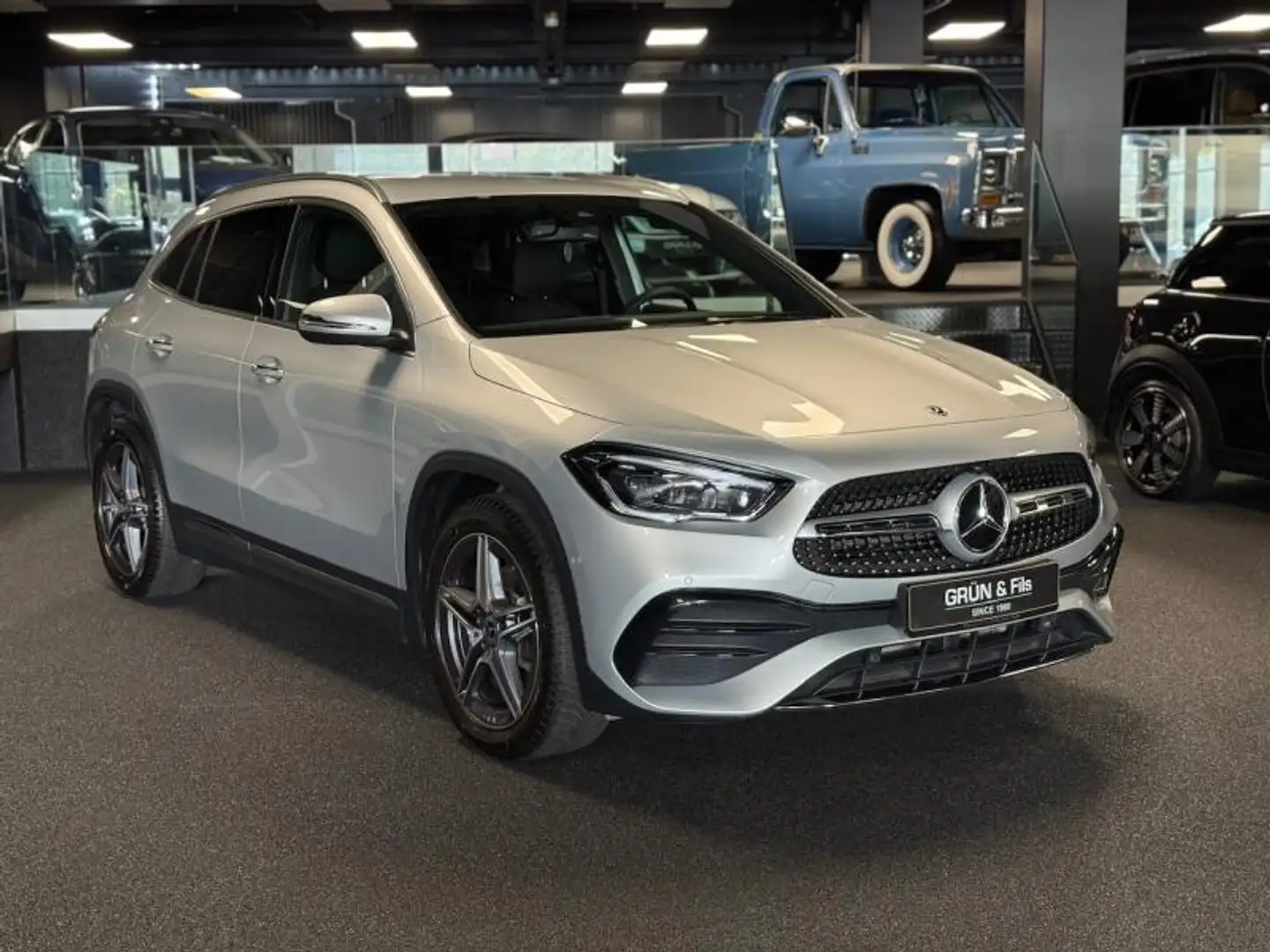Mercedes-Benz GLA 200 AMG Line *AHK Gris - 1