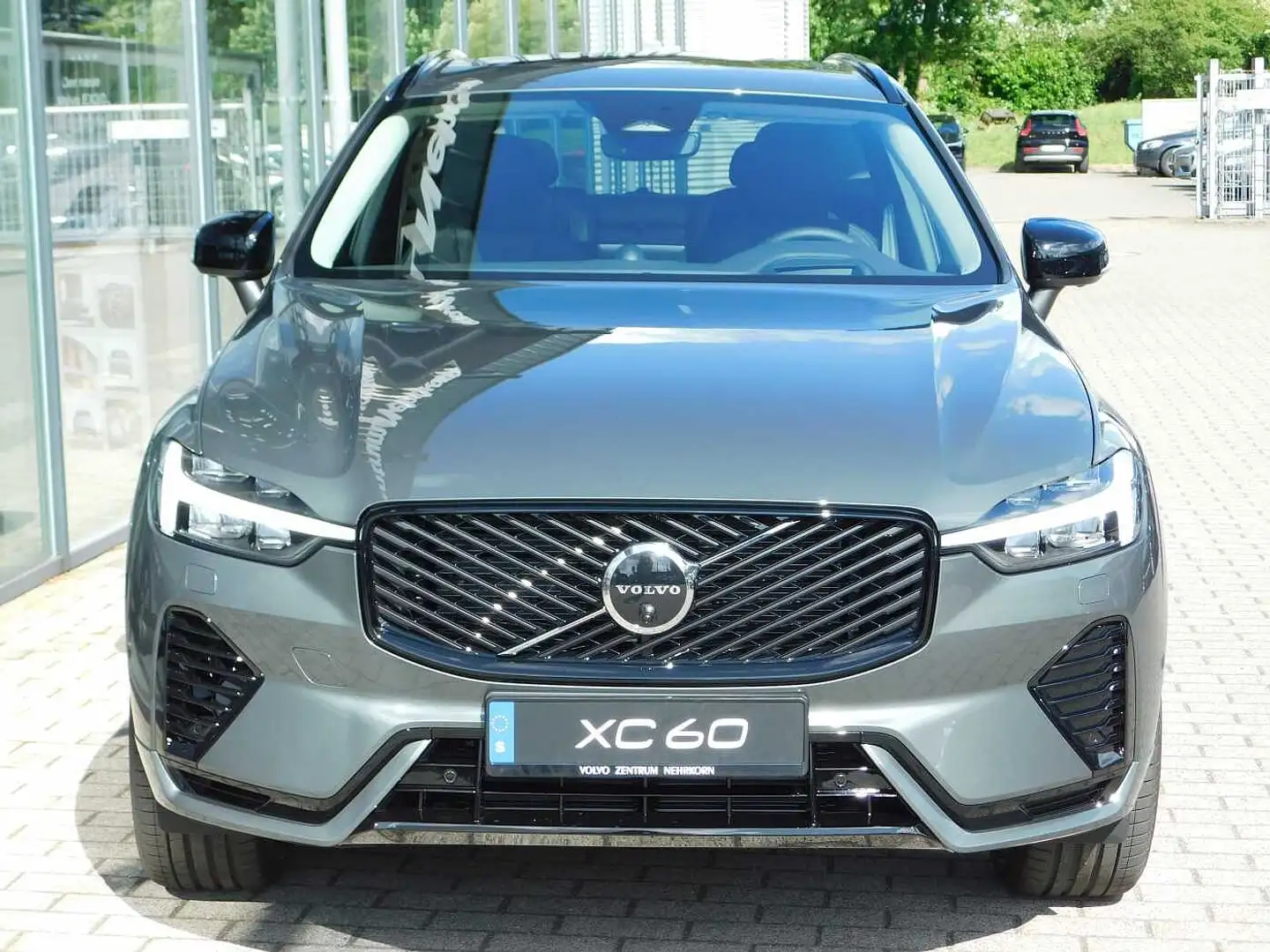 Volvo XC60 Plug-In-Hybrid T8 AWD Plug-in Hybrid Ultra Dark 'B Vert - 2