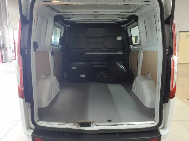 Ford Transit view 9