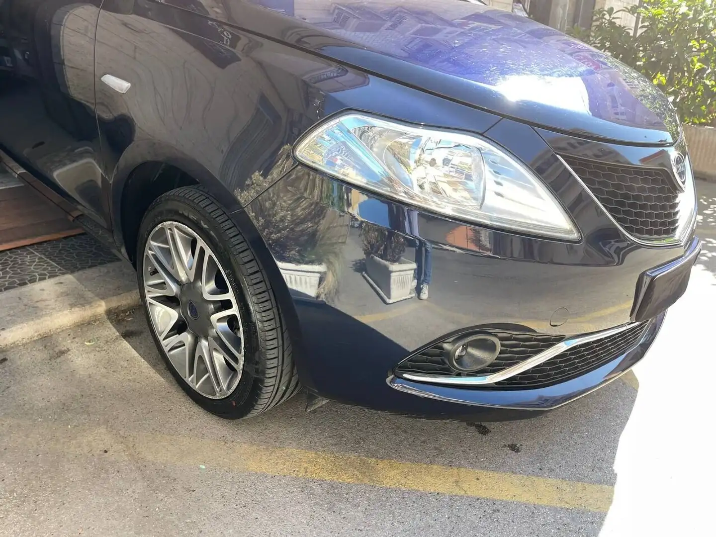 Lancia Ypsilon 0.9 TwinAir 85 CV 5 porte S&S DFN Unyca Azul - 2