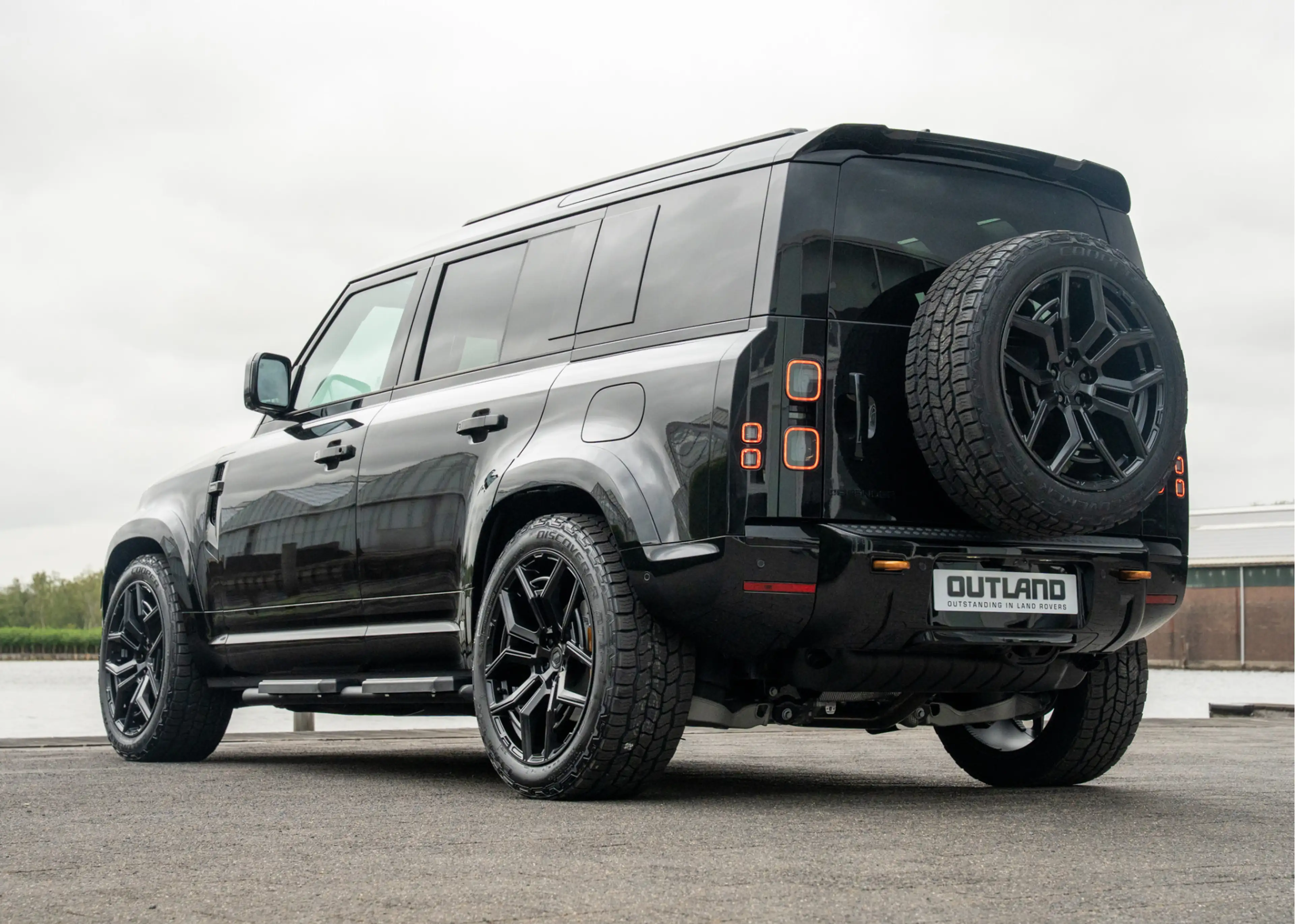 Land Rover Defender 110 P300e X-Dynamic HSE |  Outland Edition II | Fu — photo 4