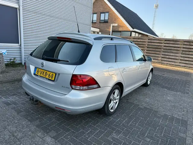 Volkswagen Golf view 4