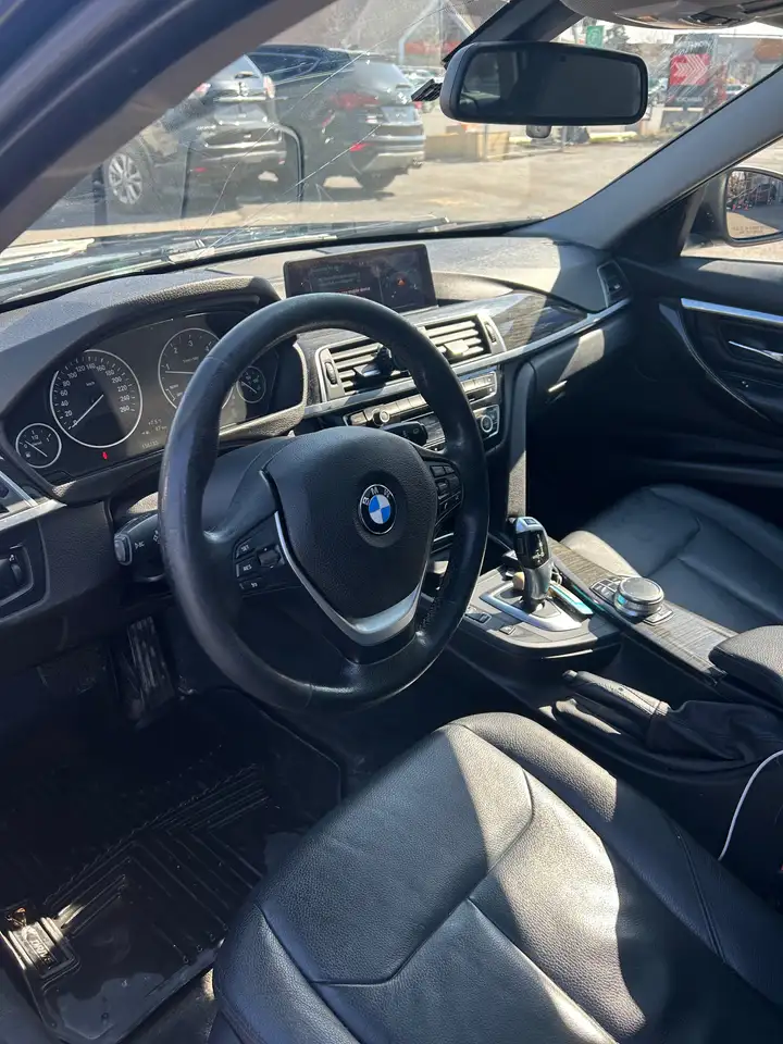 BMW 3 Series снимка BMW 3 Series