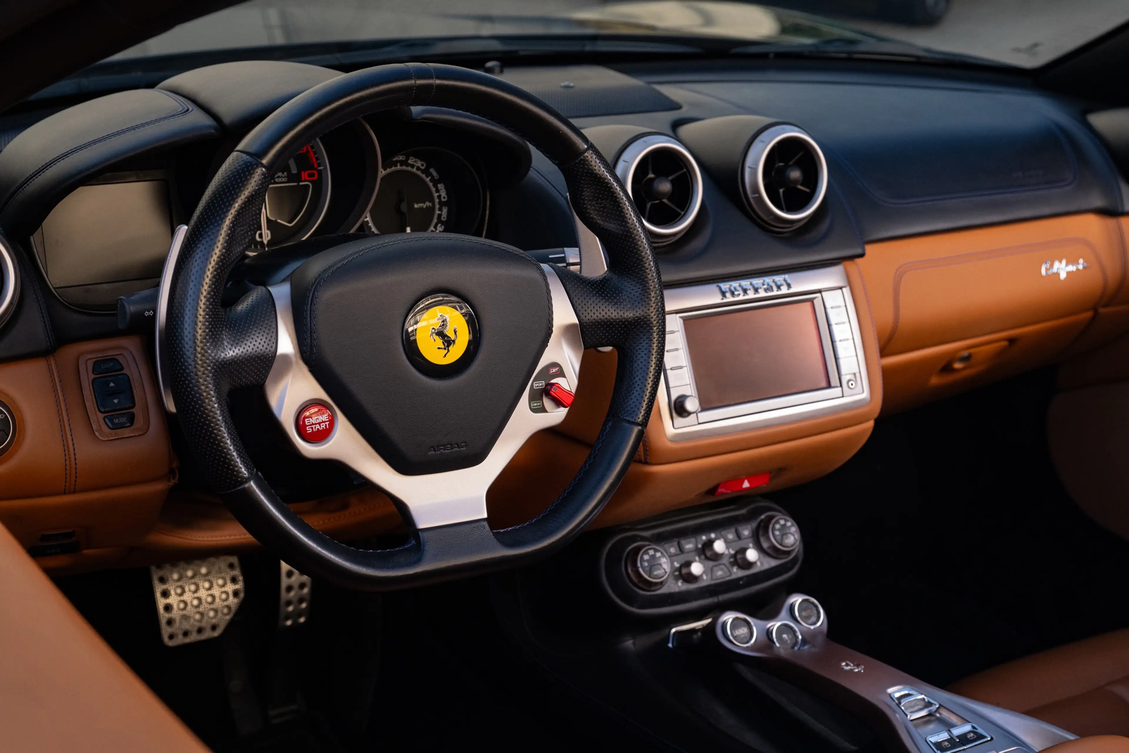 Ferrari California 4.3L V8 — photo 12